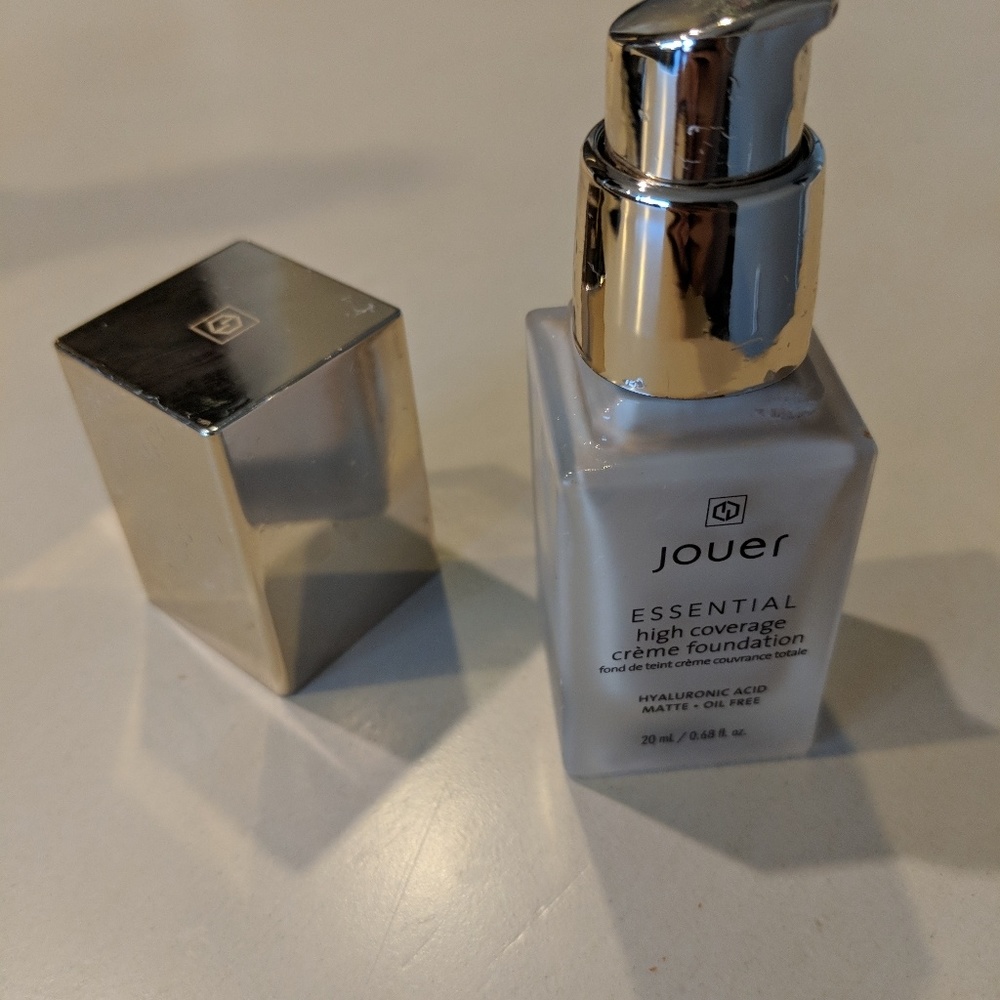 Jouer Essential High Coverage Foundation - Fawn